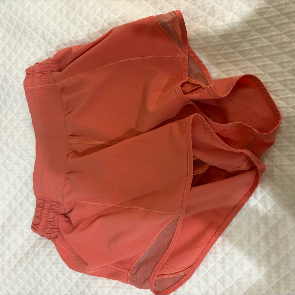 Lululemon Athletica high rise 2.5" hotty hot shorts